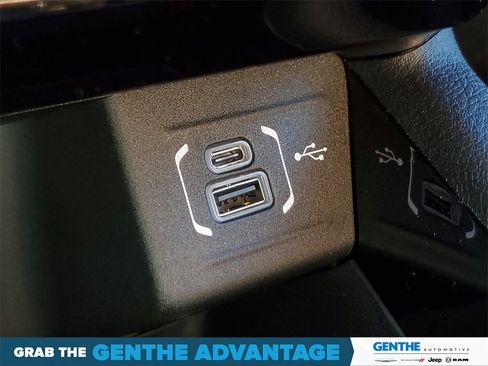 Used 2026 Jeep Compass Limited image 21