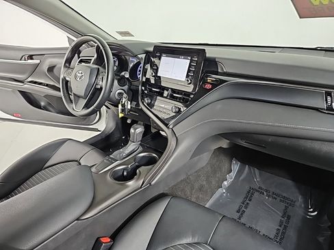 Used 2022 Toyota Camry SE image 13