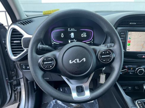 Used 2025 Kia Soul LX w/ LX Technology Package FWD image 30