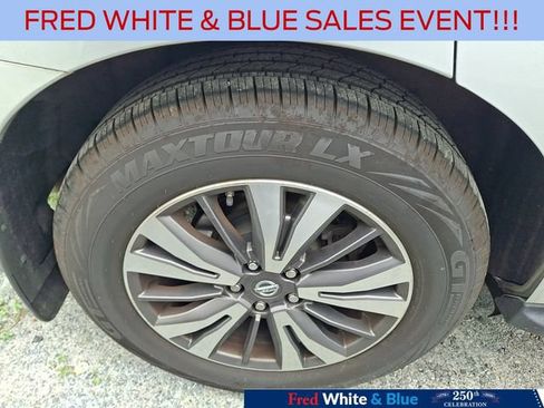 Used 2017 Nissan Pathfinder SV w/ Trailer Tow Package AWD/4WD image 9