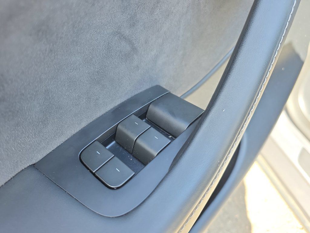 Used 2024 Tesla Model Y Long Range AWD/4WD image 19