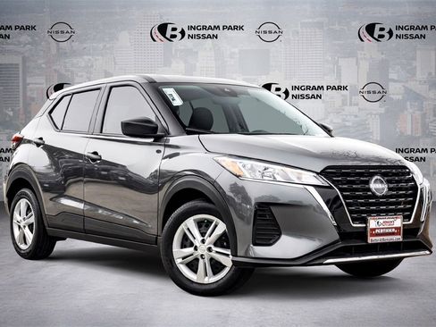 Used 2025 Nissan Kicks Play S image 1