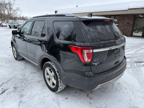 Used 2017 Ford Explorer XLT w/ Equipment Group 202A image 4
