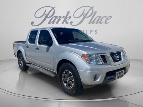 Used 2015 Nissan Frontier Desert Runner RWD image 8