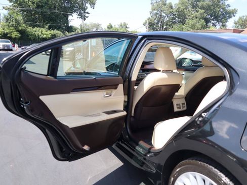 Used 2016 Lexus ES 350 w/ Ultra Luxury Package FWD image 15