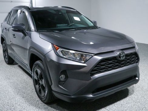Used 2021 Toyota RAV4 XLE w/ Convenience Package FWD image 5