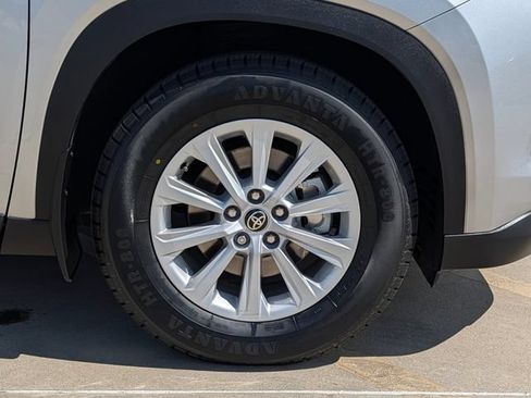 Used 2024 Toyota Grand Highlander AWD image 8