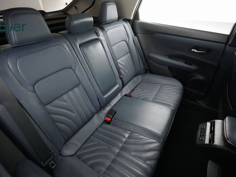 Used 2023 Nissan Ariya image 9