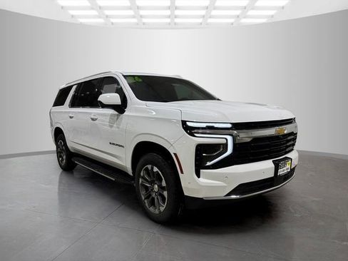 New 2026 Chevrolet Suburban LS image 2
