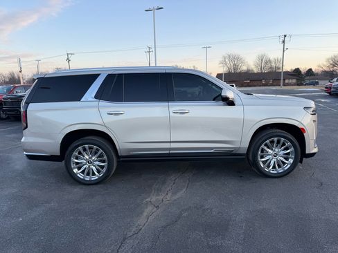 Used 2023 Cadillac Escalade Premium Luxury w/ Performance Package image 6