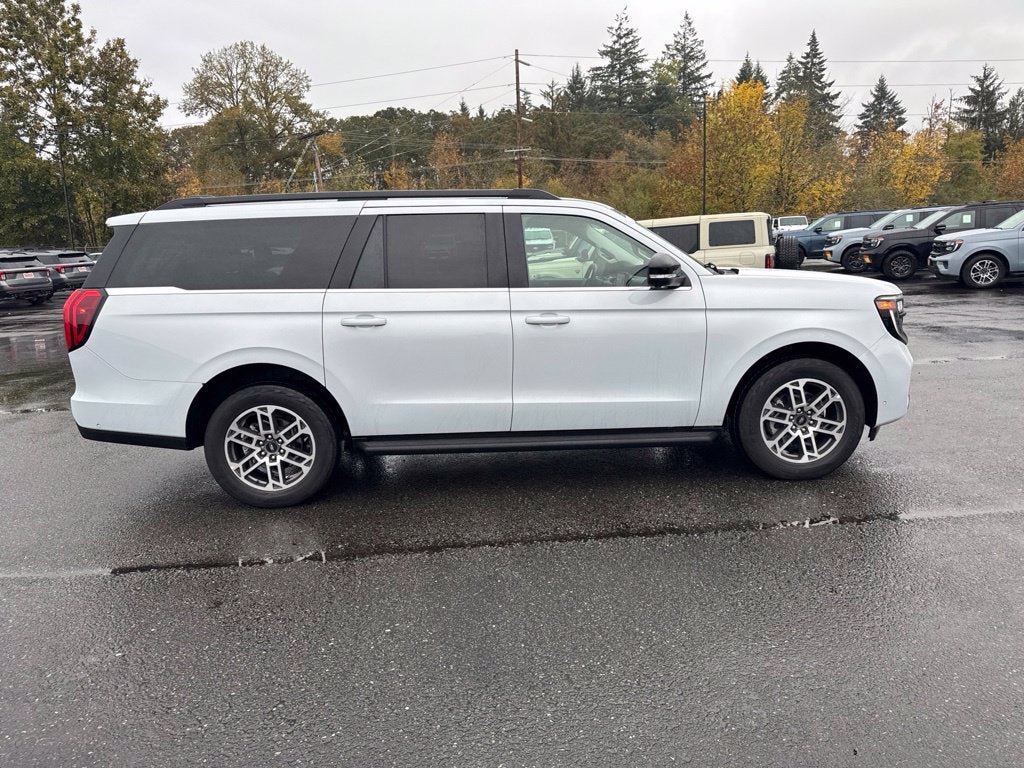 Used 2025 Ford Expedition Max Active AWD/4WD image 3