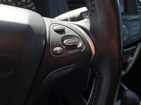 Used 2019 Nissan Pathfinder SV image 22