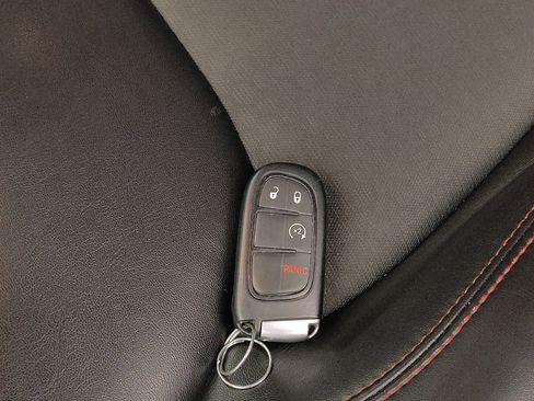 Used 2019 Jeep Cherokee Trailhawk w/ Cold Weather Group AWD/4WD image 32