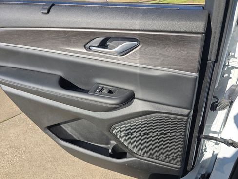 Used 2025 Jeep Grand Cherokee L Limited w/ Luxury Tech Group II image 21