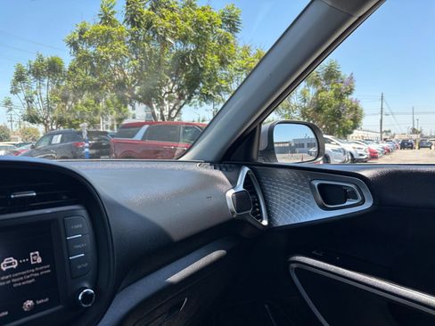 Used 2025 Kia Soul LX w/ LX Technology Package FWD image 35