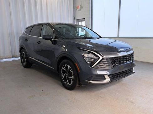 Used 2023 Kia Sportage LX image 4