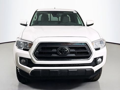 Used 2022 Toyota Tacoma SR5 w/ Technology Package RWD image 2