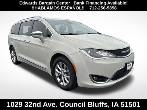 Used 2020 Chrysler Pacifica Limited w/ Tire & Wheel Group FWD image 1