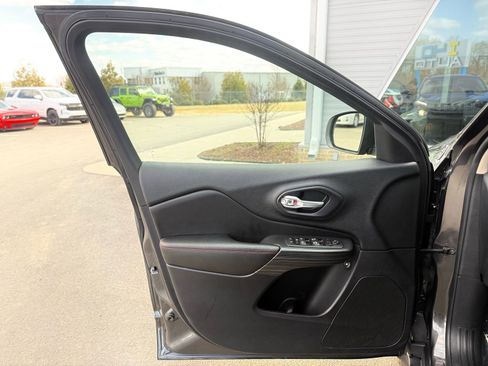 Used 2016 Jeep Cherokee Trailhawk image 17