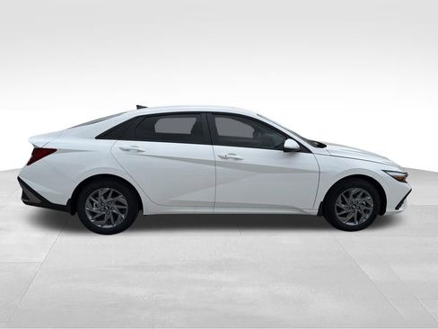 New 2026 Hyundai Elantra Hybrid FWD image 5