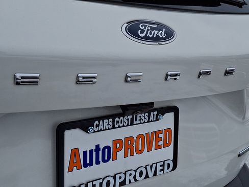 Used 2020 Ford Escape Titanium image 28