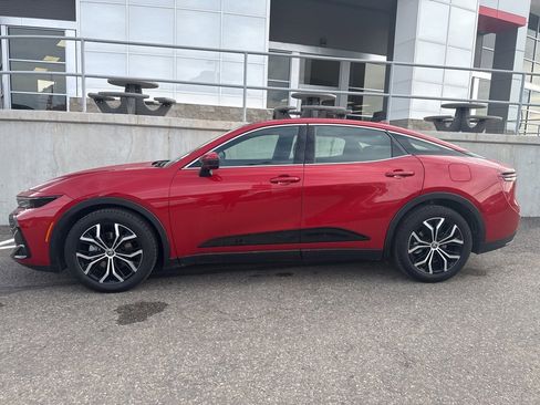 Used 2023 Toyota Crown Limited image 4