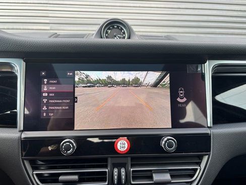 Certified 2026 Porsche Macan image 20