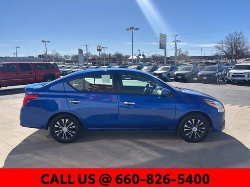 Used 2017 Nissan Versa SV image 3