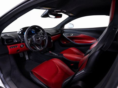 Used 2023 McLaren Artura RWD image 16