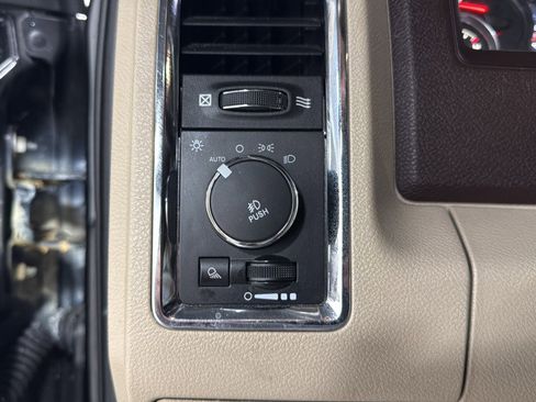 Used 2014 RAM 1500 Laramie w/ Convenience Group RWD image 18