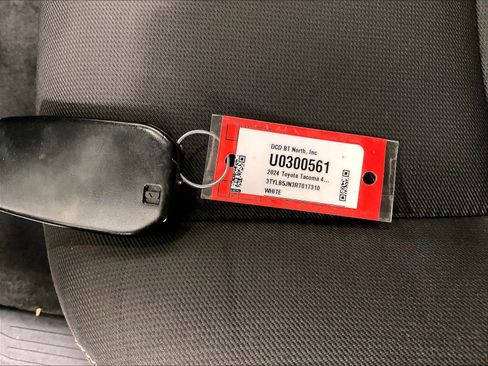 Used 2024 Toyota Tacoma TRD Off-Road image 30