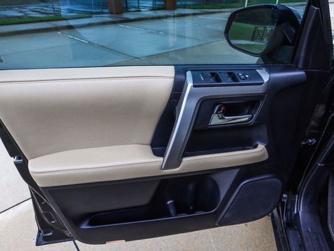 Used 2014 Toyota 4Runner SR5 Premium RWD image 34