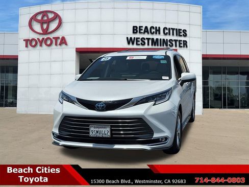 Certified 2025 Toyota Sienna Limited AWD/4WD image 5