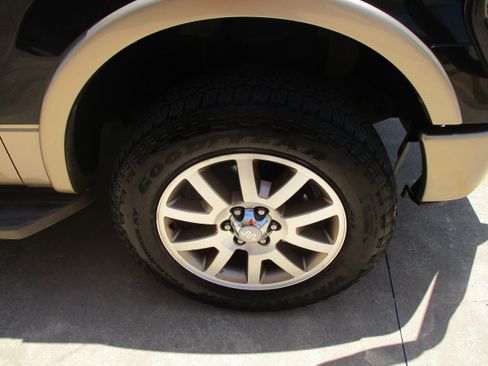 Used 2014 Ford F150 King Ranch w/ King Ranch Luxury Package AWD/4WD image 12