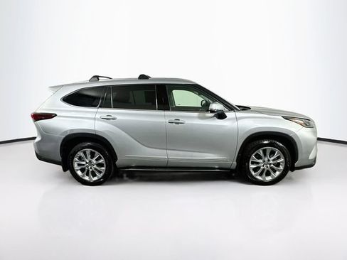 Used 2023 Toyota Highlander Limited AWD/4WD image 10