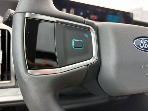 Used 2025 Ford Expedition Active image 22