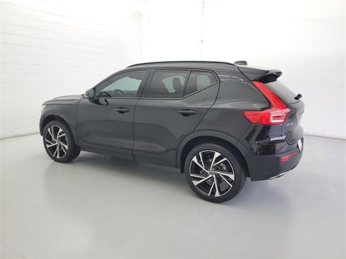 Used 2020 Volvo XC40 T4 R-Design w/ Advanced Package image 7