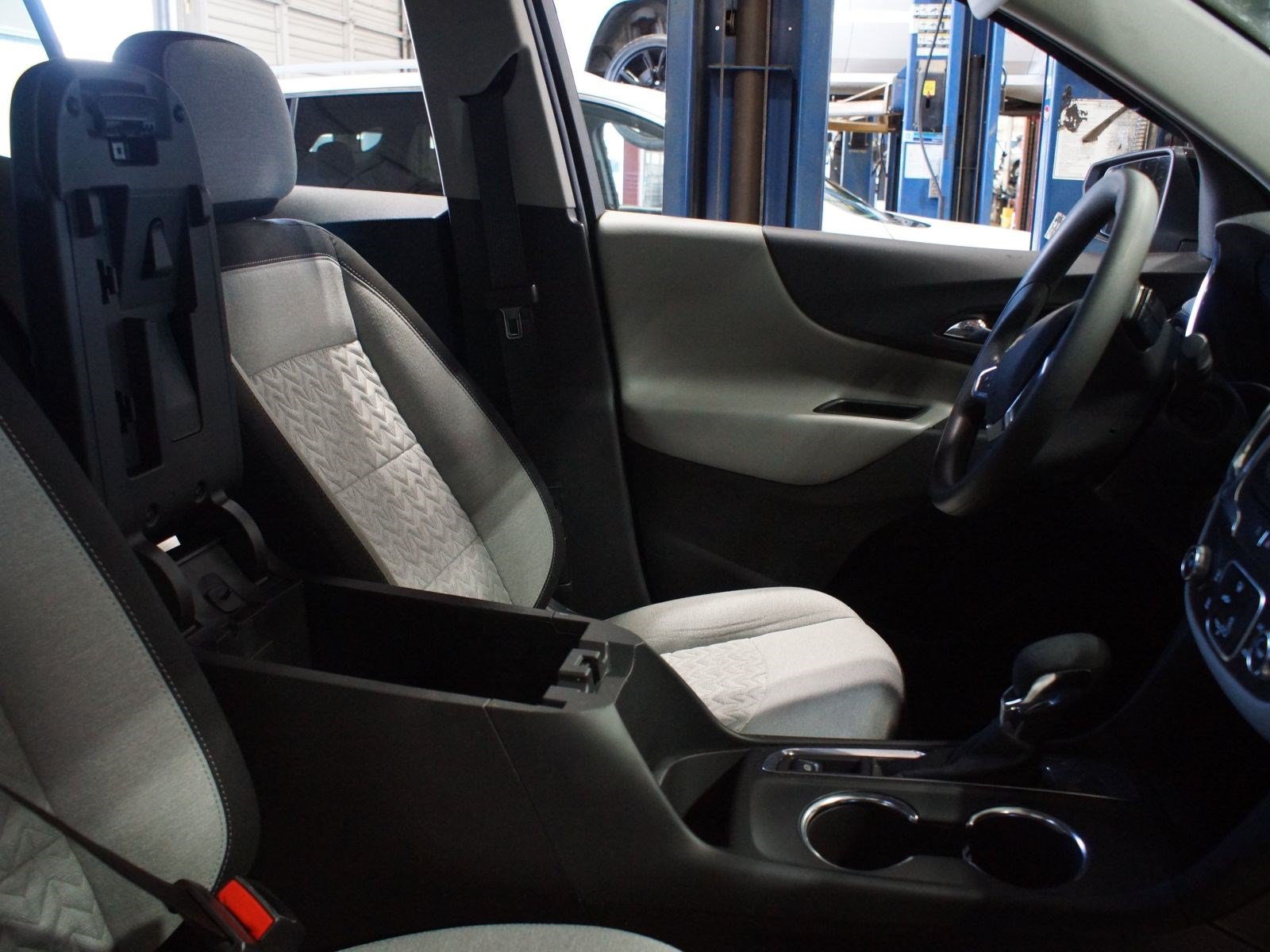 Used 2024 Chevrolet Equinox LS w/ LS Convenience Package FWD image 3