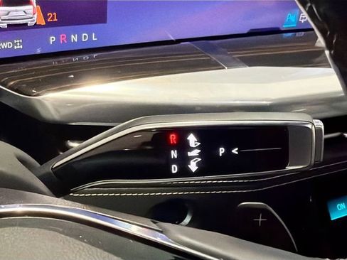 Certified 2025 Cadillac Escalade ESV Premium Luxury image 14