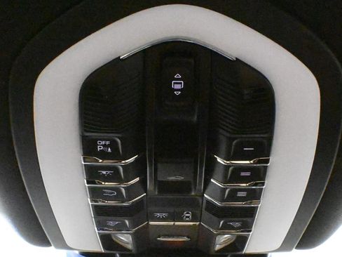 Used 2025 Porsche Macan AWD/4WD image 22