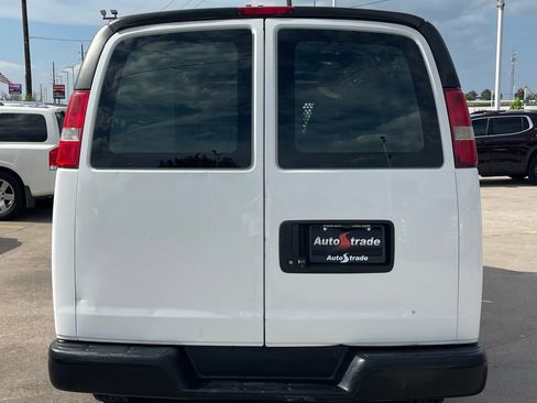 Used 2017 Chevrolet Express 2500 Extended RWD image 8