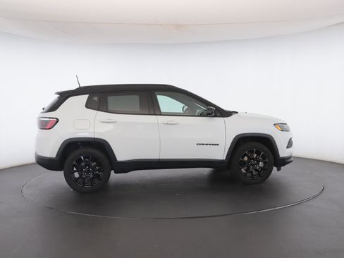 Used 2024 Jeep Compass Latitude w/ Sun and Sound Group image 31
