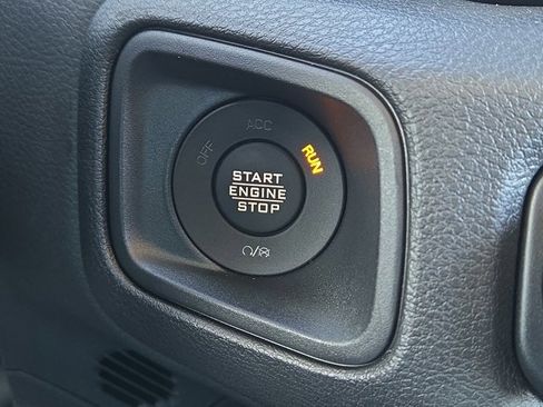 New 2025 Jeep Gladiator Sport image 25