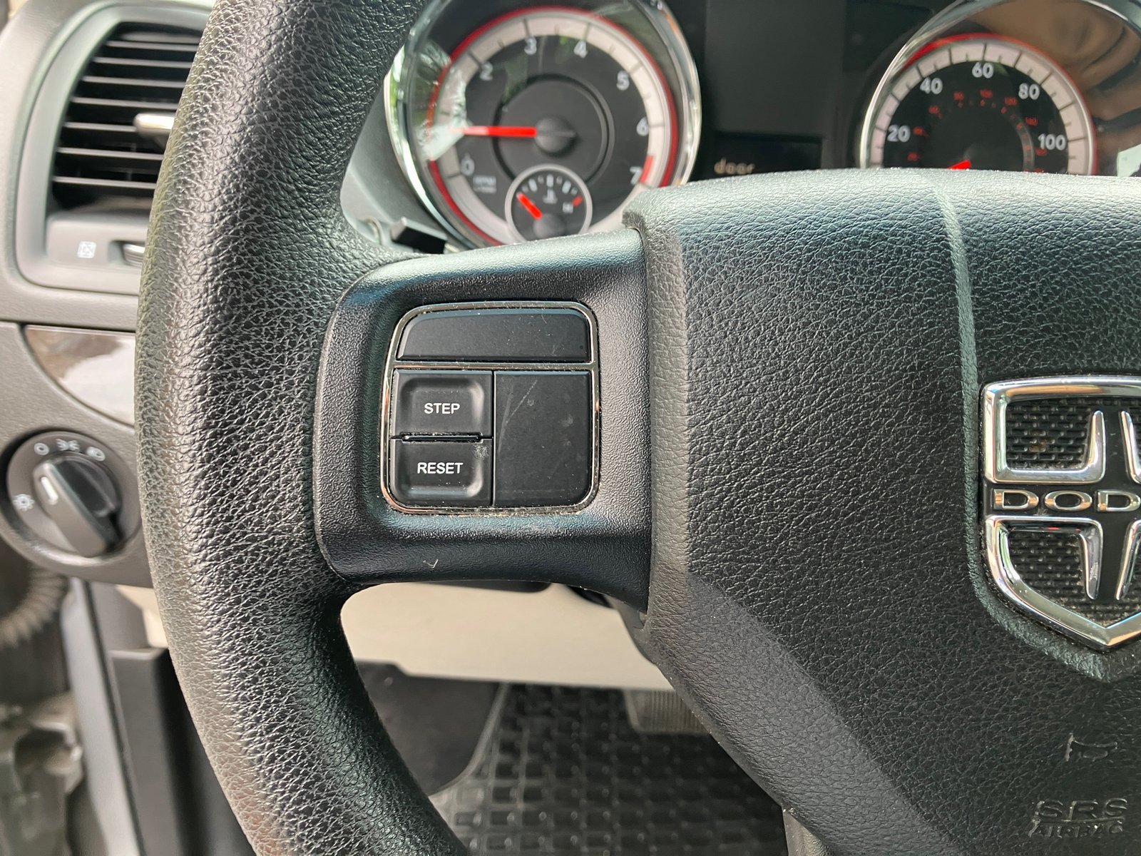 Used 2014 Dodge Grand Caravan American Value Package FWD image 29