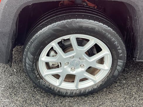 Used 2021 Jeep Renegade Latitude w/ Convenience Group AWD/4WD image 13