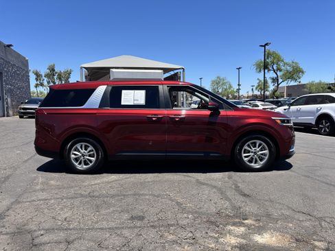 Certified 2024 Kia Carnival LX FWD image 2
