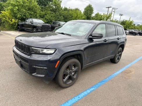 Used 2023 Jeep Grand Cherokee L Limited w/ Luxury Tech Group II AWD/4WD image 2