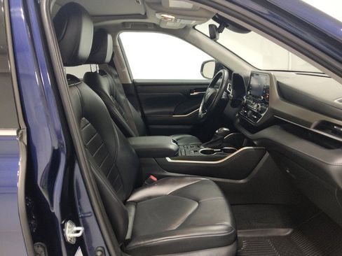 Used 2021 Toyota Highlander XLE AWD/4WD image 21