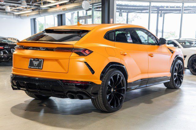 Used 2022 Lamborghini Urus AWD/4WD image 6