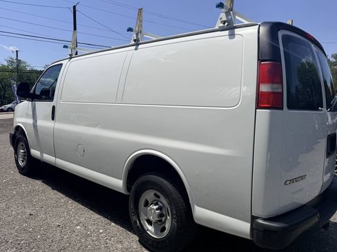 Used 2017 Chevrolet Express 2500 RWD image 2